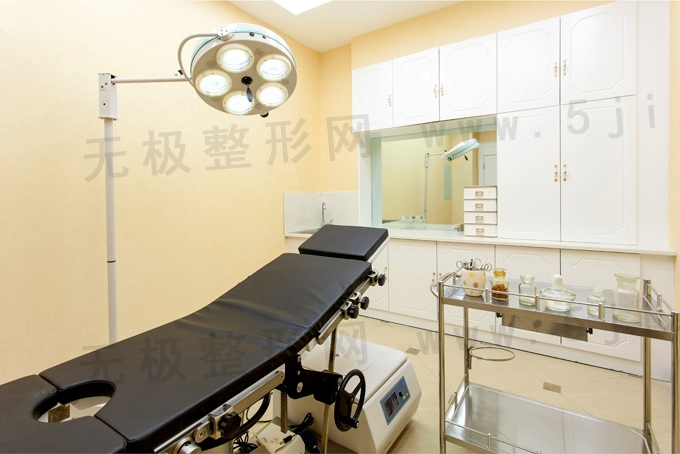 北京沃尔医疗美容诊所肋软骨隆鼻多少钱？刘彦军医生隆鼻手术做的好吗？